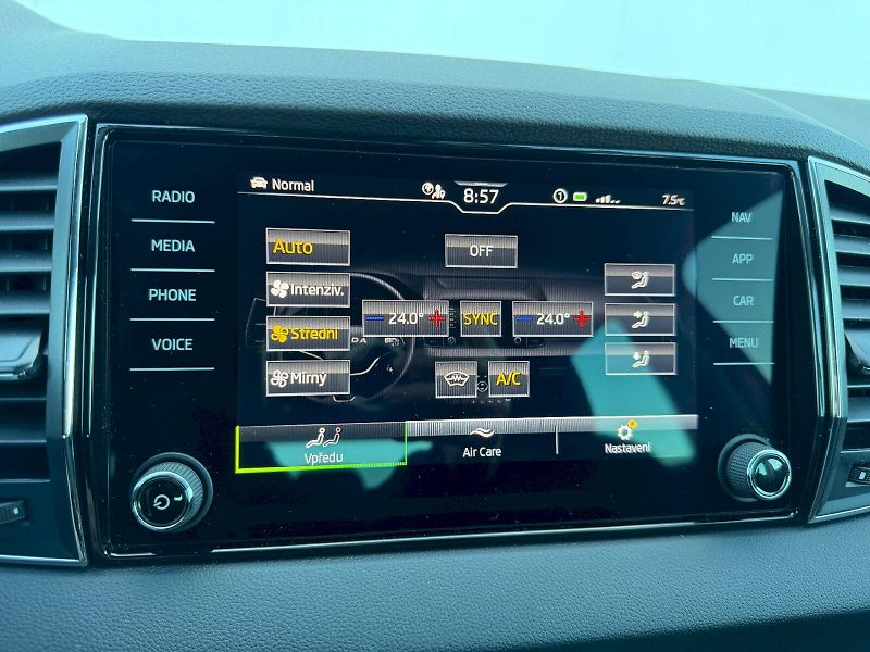Škoda Karoq (2025) 1.5 TSI 110kW Top Selection - fotka 18 z 35