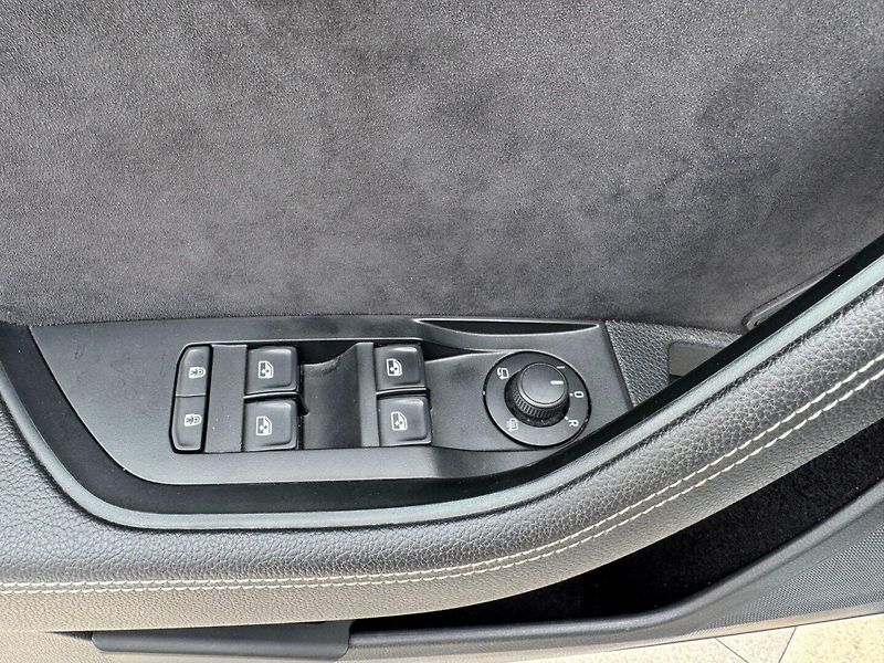 Škoda Superb (2021) Sportline 2.0 TSI DSG 4x4 - fotka 32 z 45
