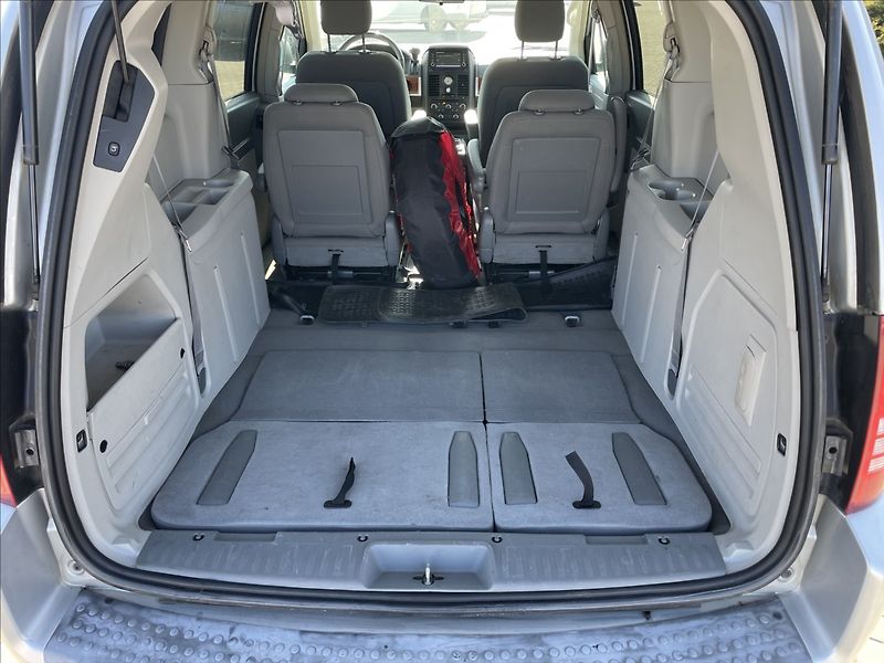 Chrysler Town & Country 3,8 i V6 RT LPG Automat 7míst - fotka 11 z 34