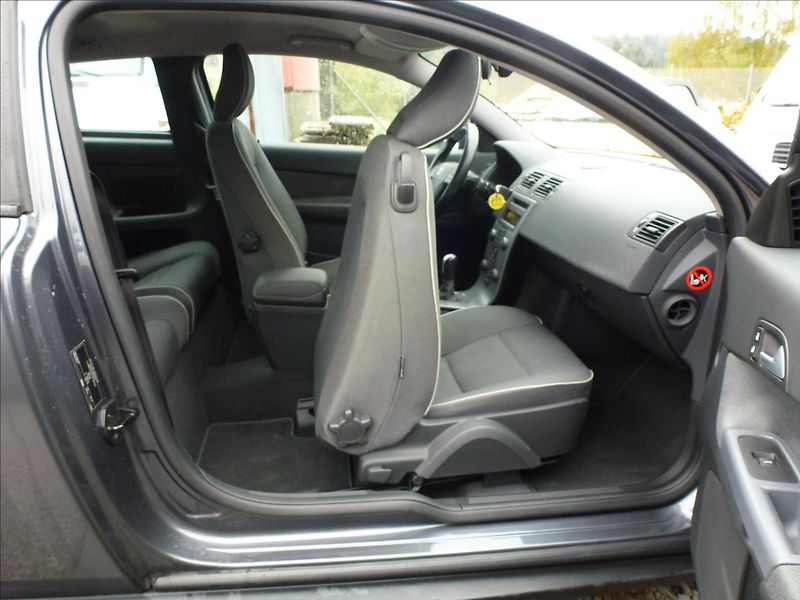 Volvo C30 2,0 i 16V Titanium Grey - fotka 33 z 62