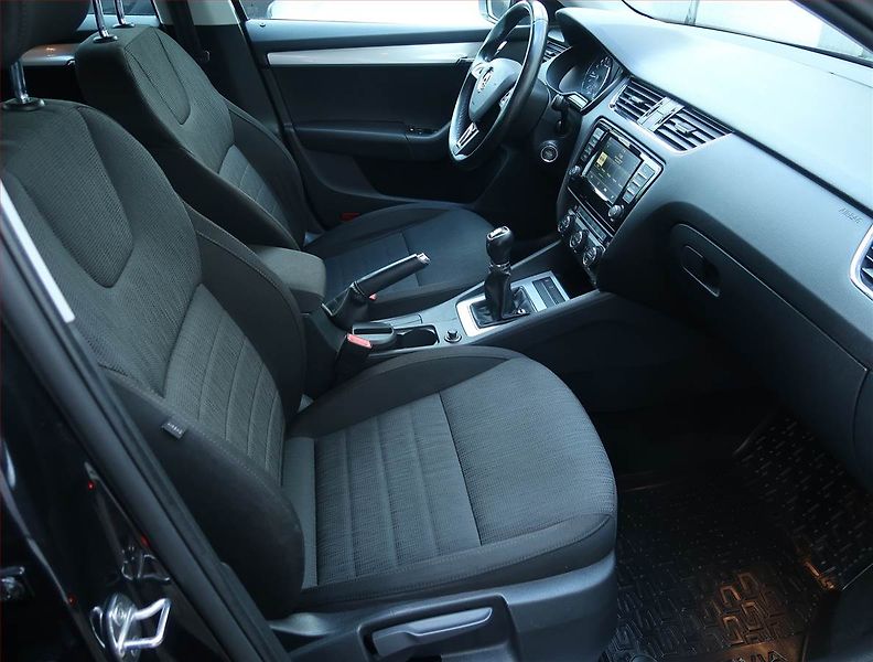 Škoda Octavia (2015) Style 2.0 TDI 4x4, 4X4, Navi - fotka 9 z 18
