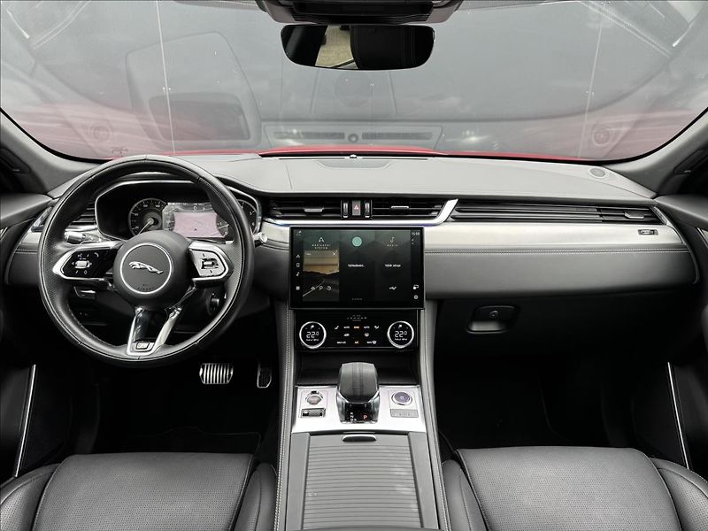 Jaguar F-Pace 3,0 P400 R-Dynamic SE AWD AT - fotka 16 z 31