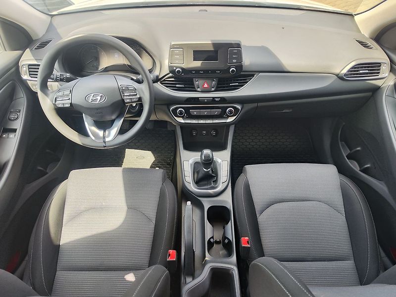 Hyundai i30 1.5i/81kW Start - fotka 11 z 25