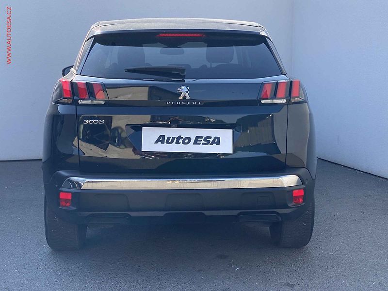 Peugeot 3008 (2019) 1.2PT, Allure, navi, kamera - fotka 5 z 17