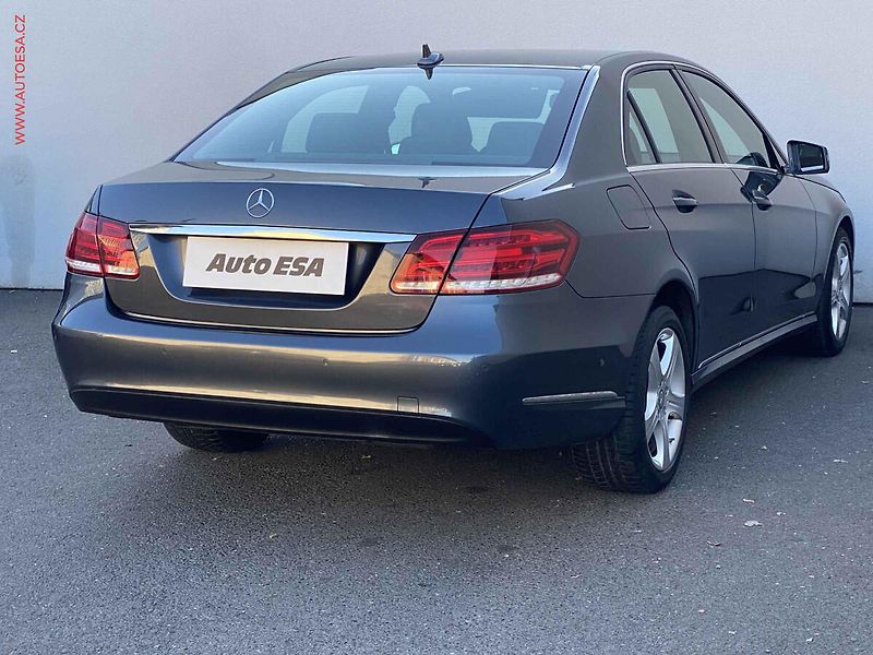 Mercedes-Benz Třídy E (2015) 2.0i E200, AT, LED, navi, - fotka 4 z 18