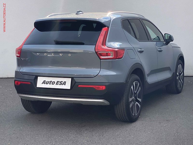 Volvo XC40 (2022) 1.5i, ČR, AT, LED - fotka 4 z 19