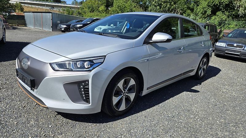 Hyundai Ioniq ELECTRIC DRIVE 88KW STYLE  - fotka 2 z 48