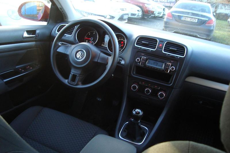 Volkswagen Golf (2011) VI.1.6TDi,ČR,S.kn1.MajSTK 8/27 - fotka 39 z 67