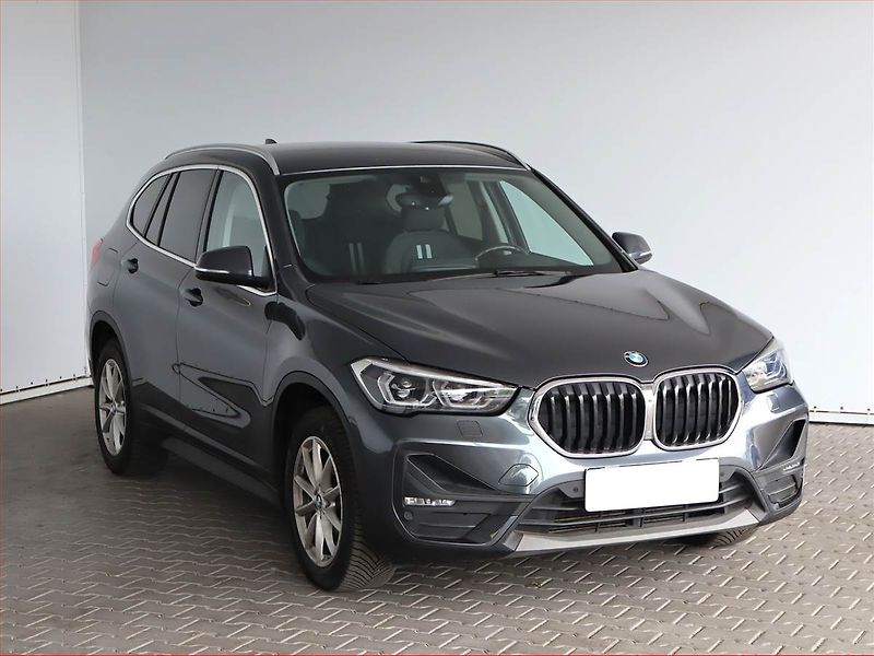 BMW X1 (2022) Innovation xDrive18d - fotografie inzerátu