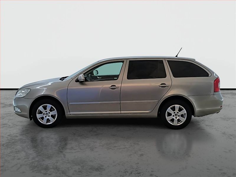 Škoda Octavia (2011) 2.0 TDI, Serv.kniha, Xenony - fotka 3 z 16