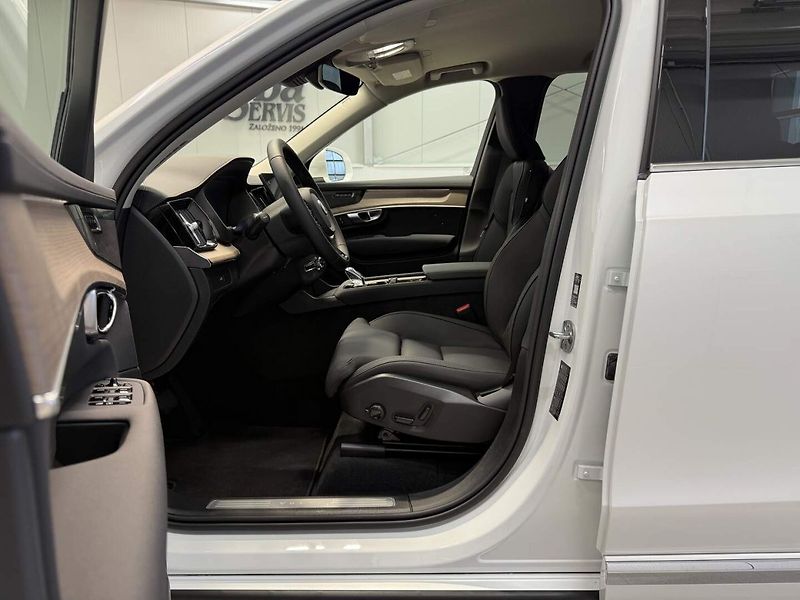 Volvo XC90 (2026) B5 2.0L 250+14 HP AT8 AWD PLUS - fotka 16 z 25
