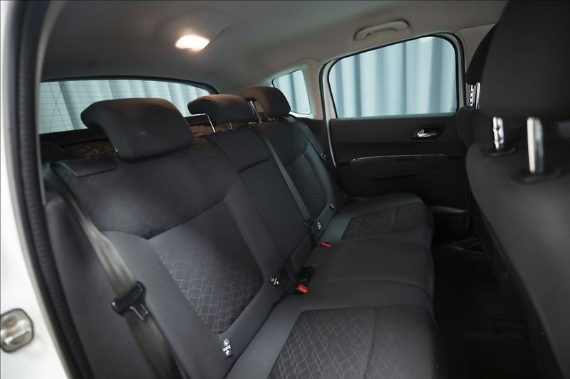 Peugeot 3008 2,0 HDI NAVIGACE TAŽNÉ - fotka 17 z 36
