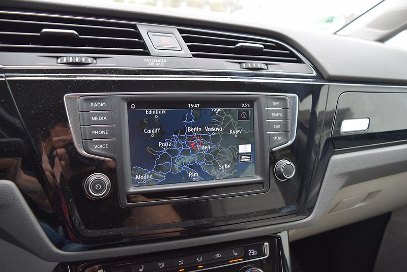Volkswagen Touran (2017) 1.4TSI 110kw HIGHLINE 7M TAŽNÉ - fotka 31 z 50
