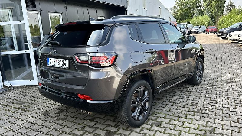 Jeep Compass 1.3T 150k 80.Annivesary - fotka 4 z 13