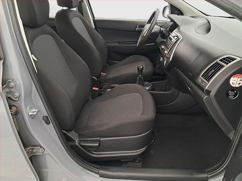 Hyundai i20 (2014) 1.2 - fotka 9 z 14
