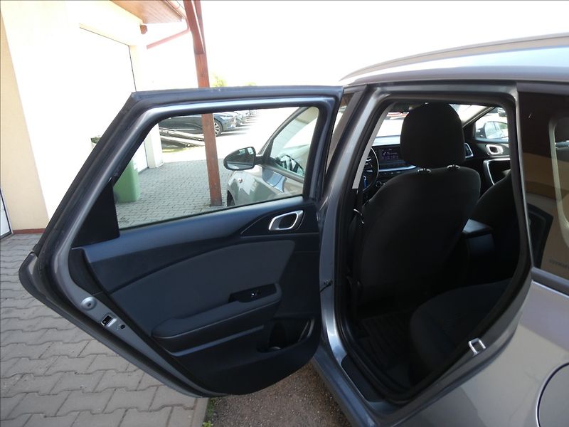 Kia Ceed 1,0 T-GDI Exclusive SW,2x pneu - fotka 17 z 35