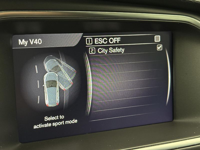 Volvo V40 T2 MOMENTUM AUT - fotka 38 z 41