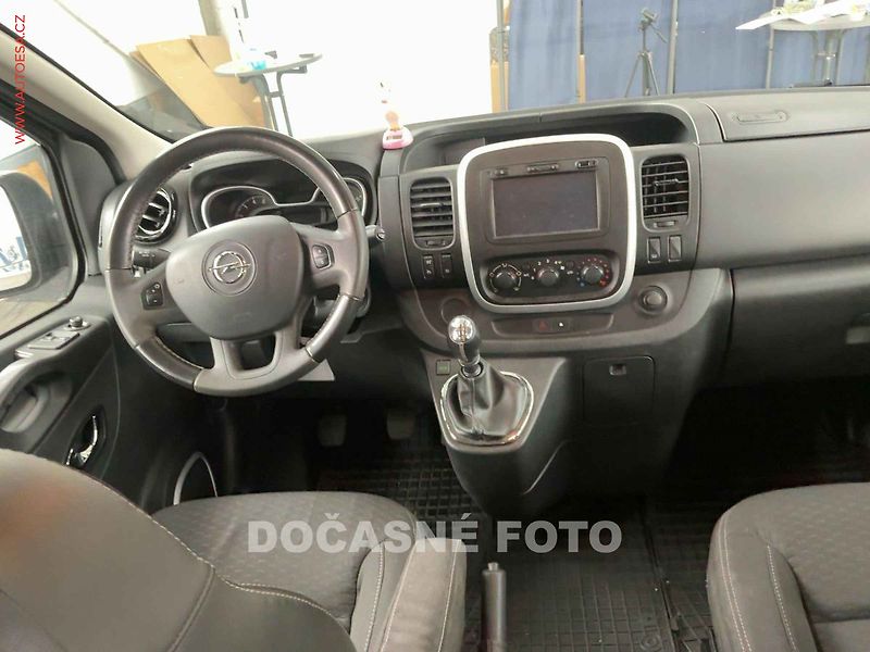 Opel Vivaro (2015) 1.6CDTi 8míst, Navi, kamera - fotka 6 z 10