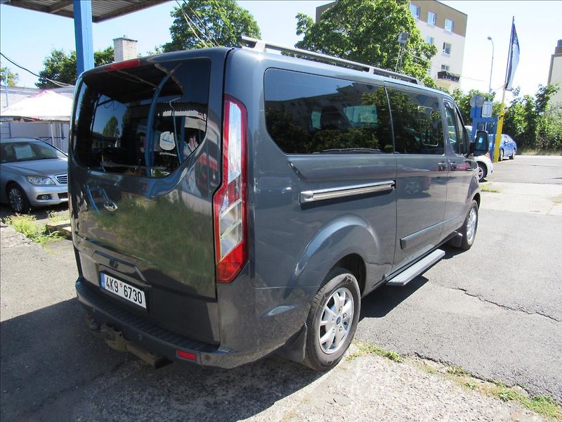 Ford Tourneo Custom 2,2 TDCi 114kW 9 míst - fotka 6 z 36