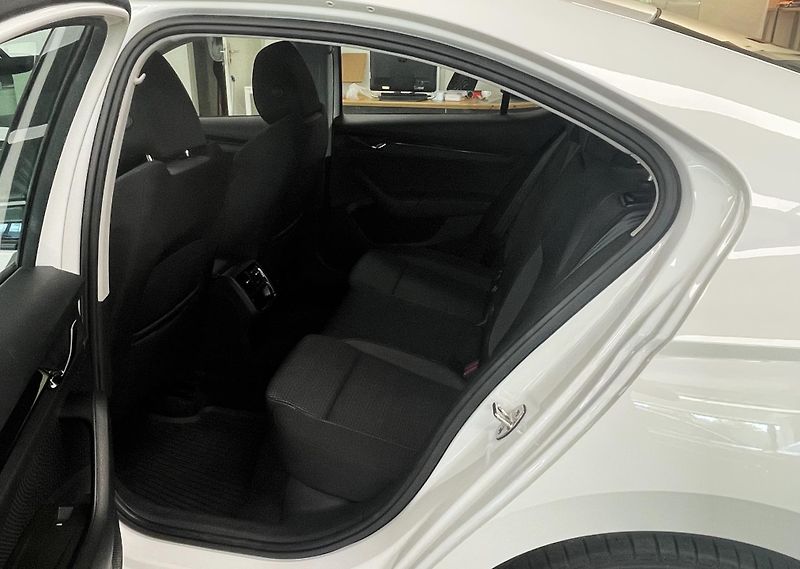 Škoda Octavia 1.0 TSI, AMBITION, ČR - fotka 10 z 26