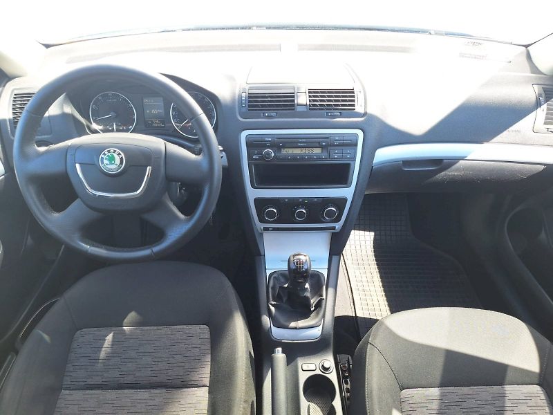 Škoda Octavia (2009) COMBI / 1.6 MPI / 75 kW / 5MP - fotka 11 z 26