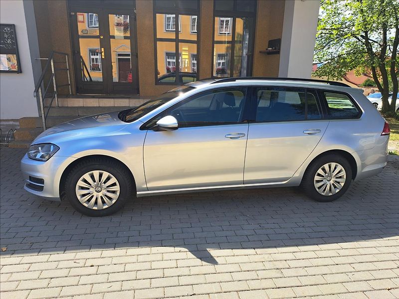 Volkswagen Golf 1,6 TDI Variant - fotka 5 z 45