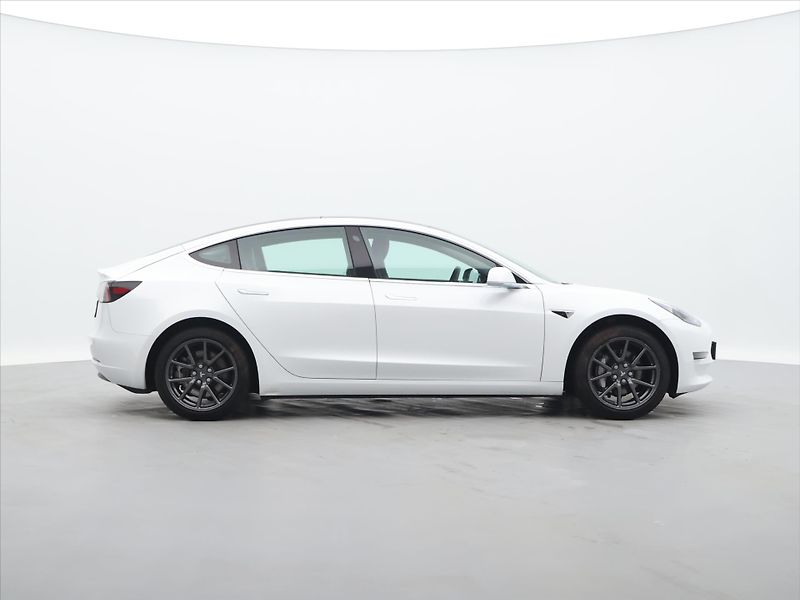 Tesla Model 3 239kW SR+ SOH 86,8% - fotka 8 z 31