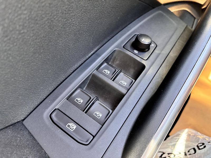 Škoda Fabia 1.0TSI-81KW,1.MAJITEL,STYLE... - fotka 23 z 31