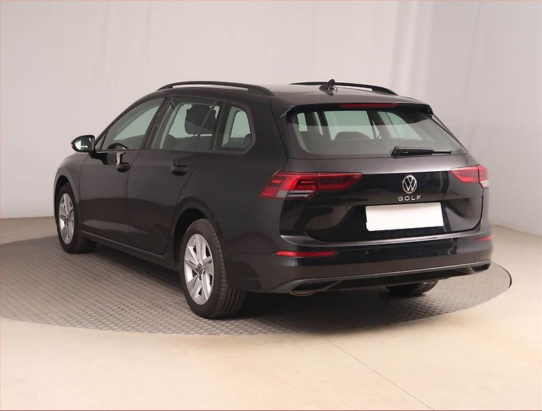 Volkswagen Golf (2023) Life 1.5 TSI, Serv.kniha, Navi - fotka 4 z 16