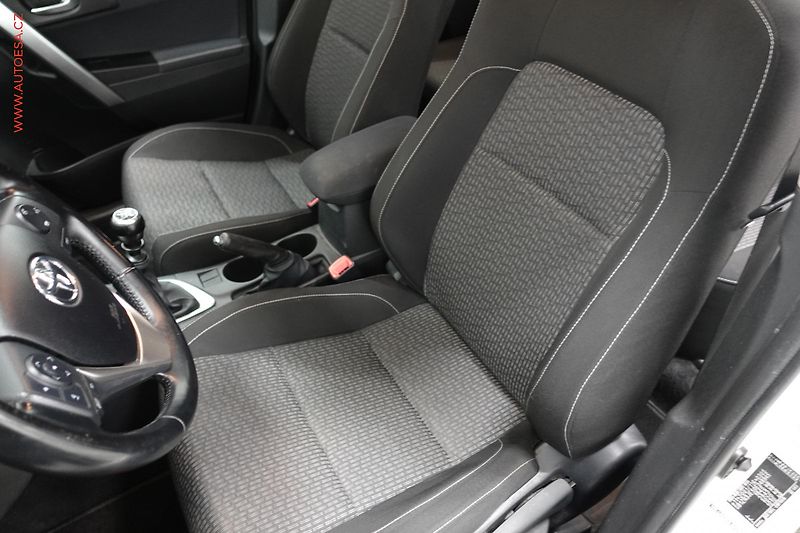 Toyota Auris (2015) 1.4D, 1.maj,ČR, autoAC - fotka 9 z 21