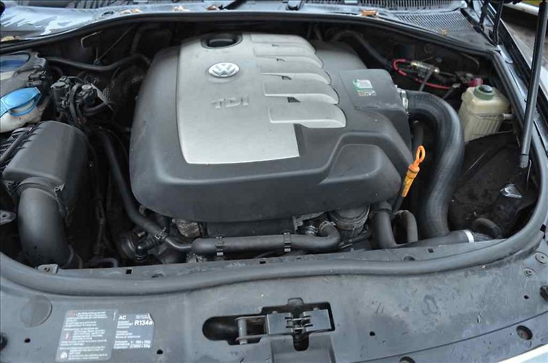 Volkswagen Touareg (2008) 2,5 TDI - fotka 9 z 19