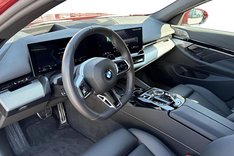 BMW Řada 5 540d xDrive Touring - fotka 5 z 8