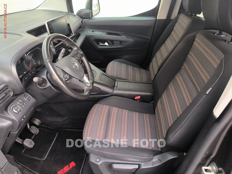 Opel Combo (2019) 1.5CDTi, Life, navi, panor - fotka 9 z 25