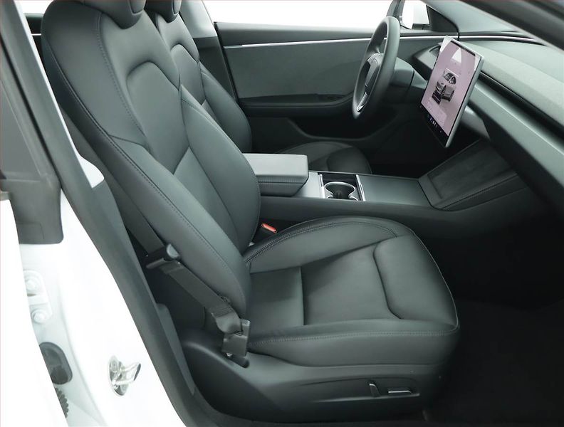 Tesla Model 3 (2023) Standard Range LFP, SoH 96% - fotka 9 z 22
