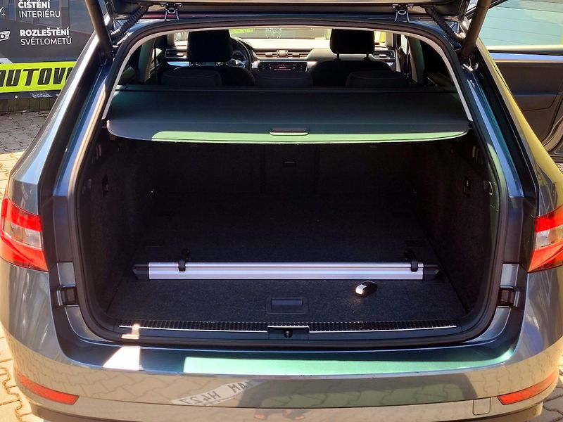 Škoda Superb TDi DSG 4x4 190k *CEBIA*       - fotka 14 z 49
