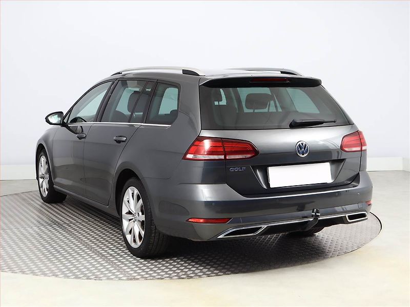 Volkswagen Golf (2017) 1.4 TSI, Automat, Tempomat - fotka 4 z 17