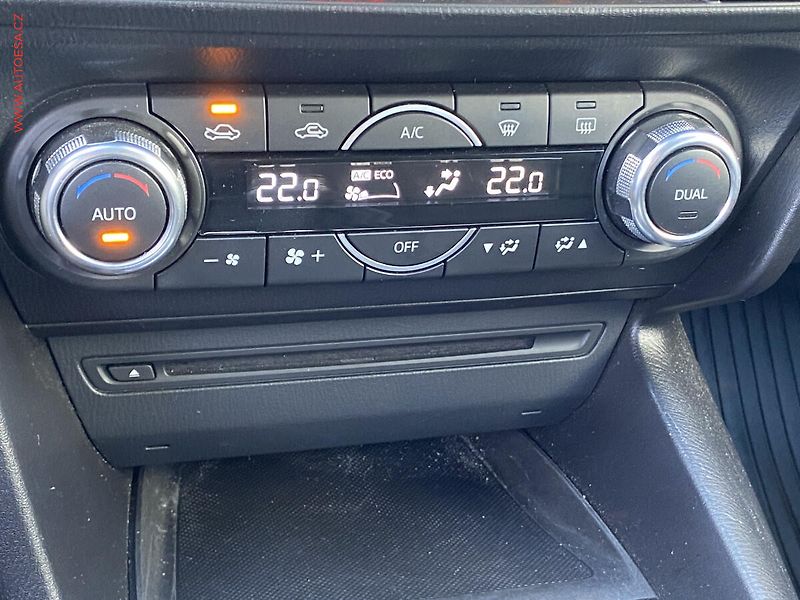 Mazda 3 (2018) 2.0 i, ČR, LED, navi - fotka 14 z 18