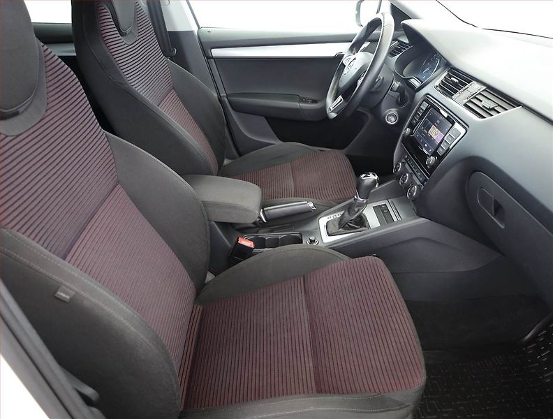 Škoda Octavia (2016) Style 2.0 TDI, Automat - fotka 7 z 19