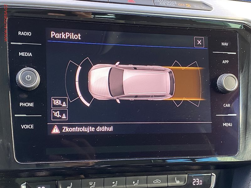 Volkswagen Passat (2017) 2.0 TDi, Highline, LED, navi - fotka 17 z 17
