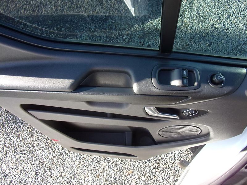 Ford Transit Custom 2.0 TDCi KLIMA ZÁRUKA 6 míst - fotka 27 z 35