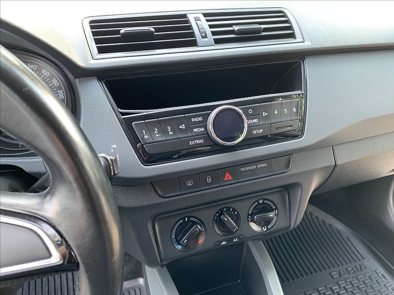 Škoda Fabia 1,0 TSI 1.MAJITEL,ČR,SERVISKA - fotka 12 z 18