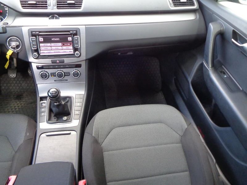 Volkswagen Passat 2,0 TDI Comfortline  103 kW - fotka 18 z 27