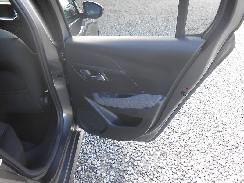 Peugeot 208 FULL LED, AUTOMAT,8 rychlostí - fotka 20 z 35