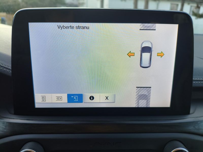 Ford Focus (2018) 2,0 Tdci 110Kw Vignale 8AT - fotka 20 z 38