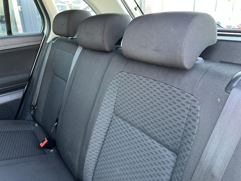 Škoda Fabia 1.6TDi 55KW ALU ČR KLIMA - fotka 19 z 34