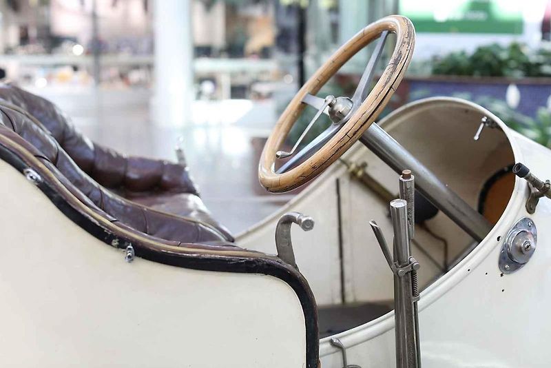 Desítkami historických aut značky Škoda se lze od čtvrtka kochat v obchodním centru Olympia v Brně. K vidění je třiadvacet aut, pět motocyklů a jízdní kolo.