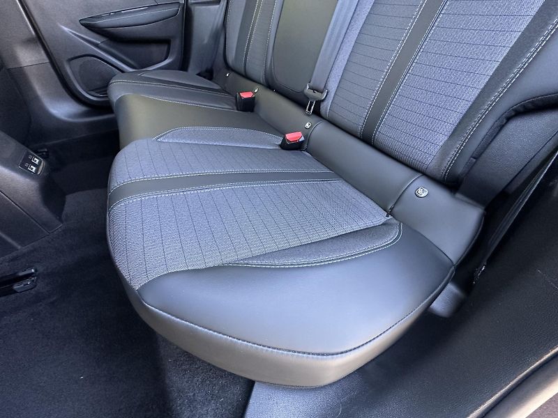 Peugeot 208 (2021) 1.2 PureTech ALLURE *AUTOMAT  - fotka 30 z 41