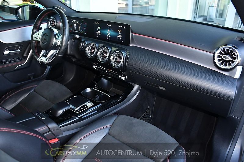 Mercedes-Benz Třídy A A 35 AMG 4MATIC AERO - fotka 15 z 55
