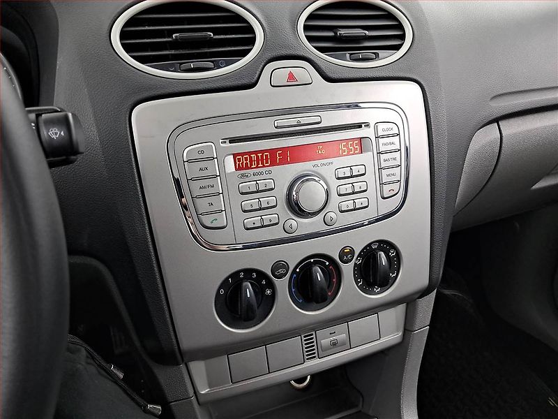 Ford Focus (2008) 2.0 TDCi, servisované - fotka 12 z 14