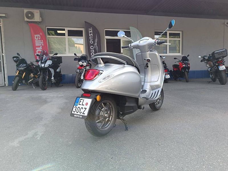Vespa Elettrica (2023) L1 Grigio  Cromo 719 - fotka 7 z 16